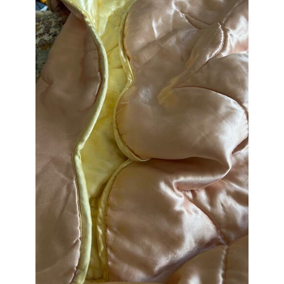 Vtg Satin Pink Yellow Scalloped Baby Blanket Embossed Detailing - Picture 2 of 10